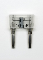 Elektrolytkondensator auf Steckelement, 10 µF/16 V