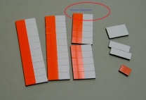 Magnetsymbol für Stundenplan, halb signalrot-halb weiß Magnetsymbol für Stundenplan, halb signalrot-halb weiß