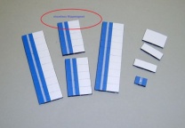 Magnetsymbol für Stundenplan, halb mittelblau mit Streifen-halb weiß