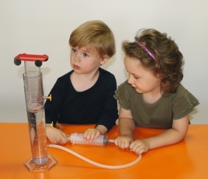 Gerätesatz  Anja und Leon experimentieren mit Wasser und Luft