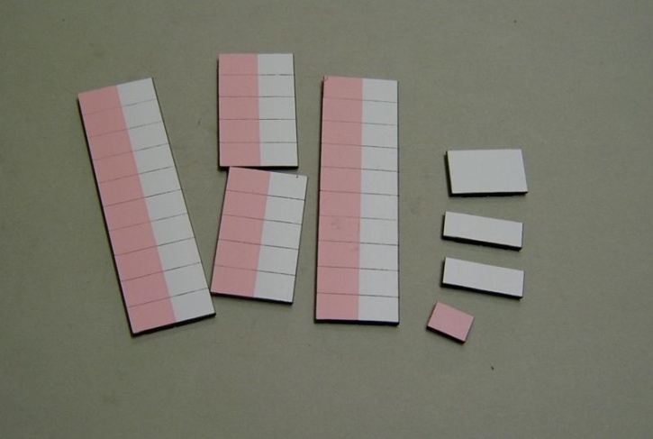 Satz Kippmagnete für Stundenplan, halb rosa-halb weiß